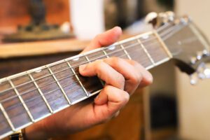 Dein perfekter Einstieg in den Gitarrenunterricht in Wien – ich bin dein Gitarrenlehrer.